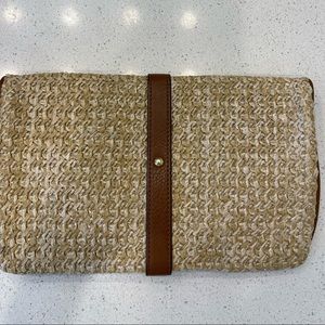 Gap straw clutch